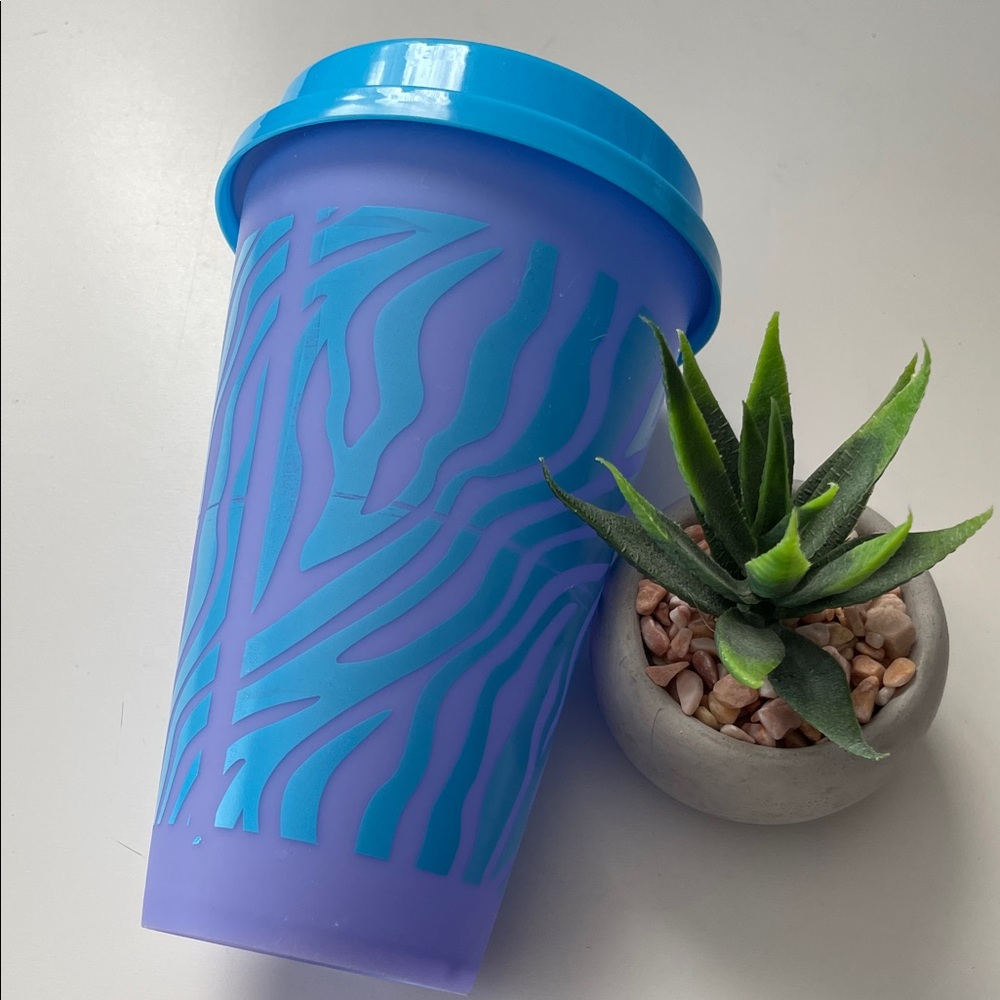 Plastic cup with travel lid